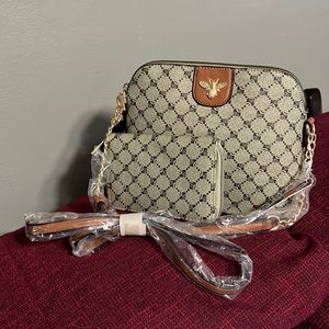 Beautiful bag and crossbody bag set in coffee color.